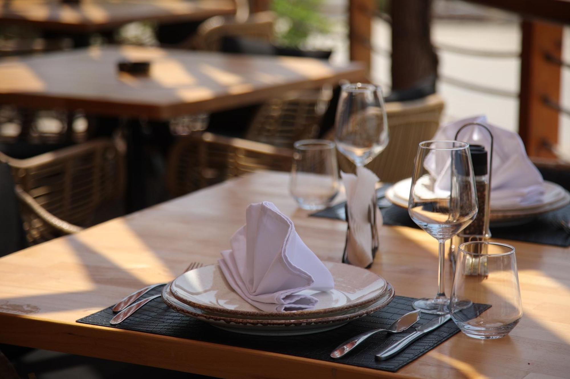 Harbour Hotel Sarande Exterior photo