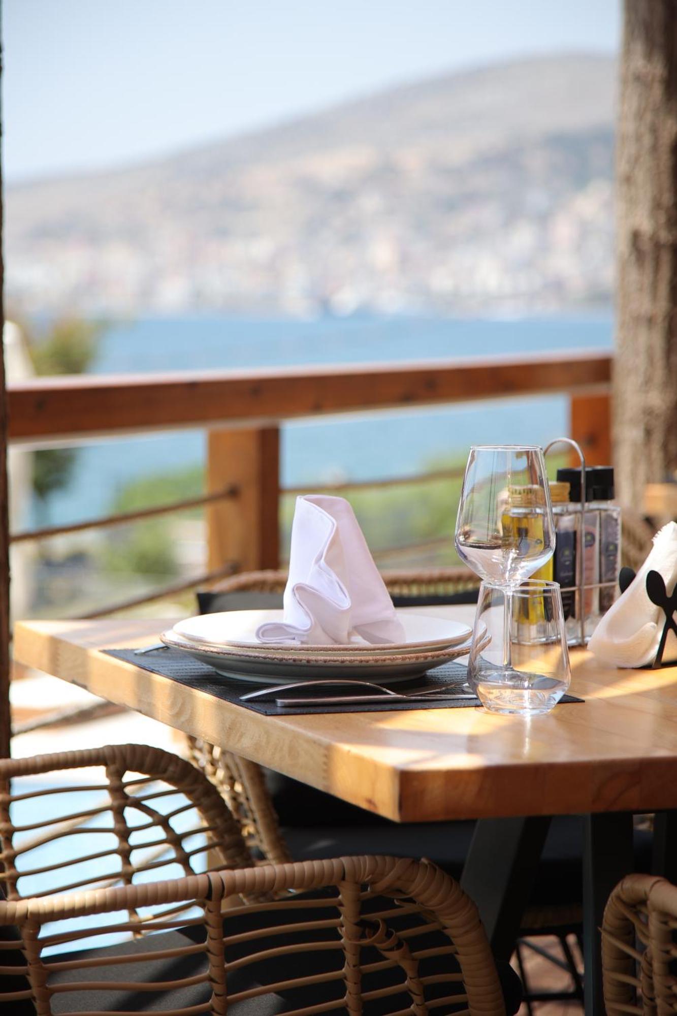 Harbour Hotel Sarande Exterior photo